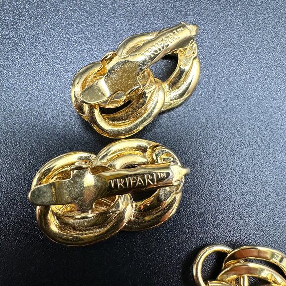 Vintage Trifari Gold Tone Double Curb Link Chain Necklace Bracelet Earrings set - Picture 7 of 13